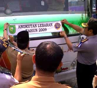 Gubernur Riau Tinjau Posko Lebaran