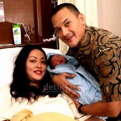 Adjie Massaid Belum Berani Gendong Anak 