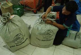 Pengiriman Paket Pos Lebaran Capai 200 Persen