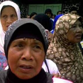 Berharap THR Cair, Pensiunan PNS Datang Lagi ke Saparua