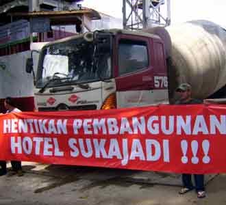 Menolak Hotel Sukajadi