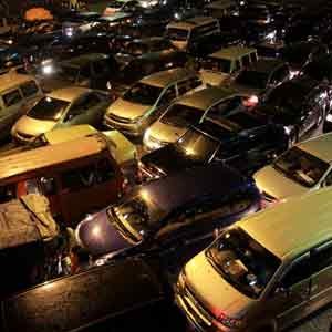 Mobil Pemudik Penuhi Merak