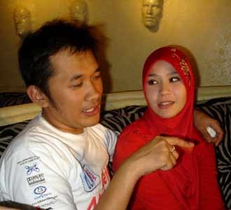 Zaskia dan Hanung Tampil Mesra