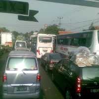 Jalur Cikampek Macet Parah