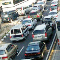 Jalan Menuju Pusat Perbelanjaan di Jakarta Macet