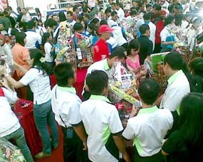 Jelang Lebaran, Warga Jakarta Serbu Pusat Perbelanjaan