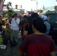 Pasar Kramat Jati Tumpah Ruah, Jl Raya Bogor Macet 