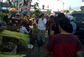 Jelang Lebaran, Pasar Tradisional Diserbu Warga