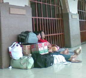 Puncak Arus Mudik Lewat, Stasiun Senen Lengang