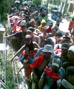 Megawati Bagi-bagi 1.000 Paket Beras