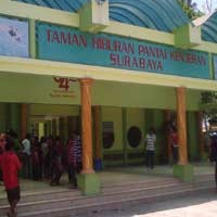 Pantai Kenjeran Masih Sepi Pengunjung
