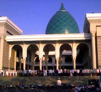 Masjid Al Akbar Penuh Jamaah