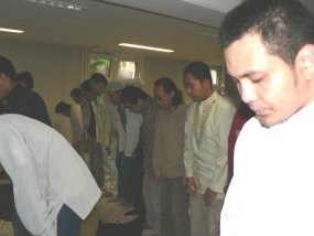 Mahasiswa Indonesia Salat Id di Bar 