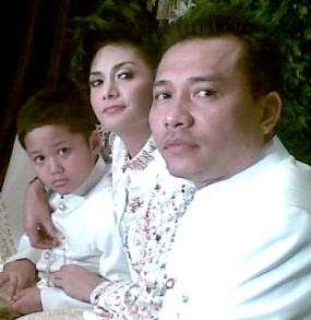 KD Teteskan Air Mata Karena Kangen Anak