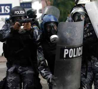 Polisi dan Pendukung Manule Zelaya Bentrok