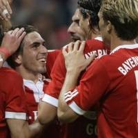 Bayern dan Schalke Lolos Meyakinkan