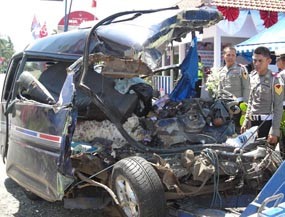 Bus vs Suzuki Carry, Satu Keluarga Pemudik Tewas