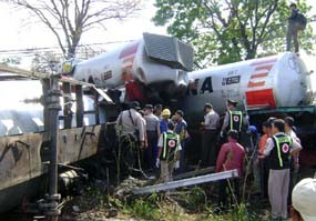Rel Melengkung, 5 Gerbong Belum Bisa Dievakuasi