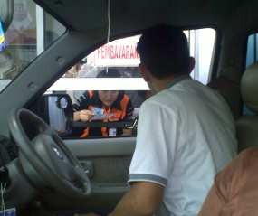 Bayar Pajak Tanpa Perlu Keluar dari Mobil di Samsat Drive Thru