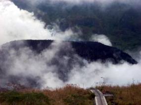 Ribuan Wisatawan Banjiri Pusat Wisata Gunung Kelud 