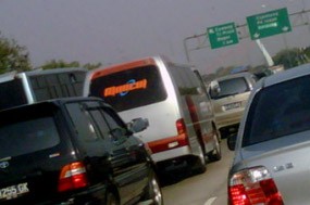 Tabrakan Beruntun di Km 35 Tol Cikampek, Lalin Tersendat