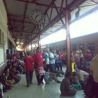 Stasiun Pasar Senen Masih Dipadati Pemudik