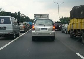 Ranjau Paku di Tol Cikampek Makan Korban 10 Mobil