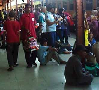 Stasiun Senen Masih Padat