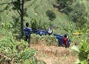 Mobil Masuk Jurang, 8 Orang Penumpang Selamat 