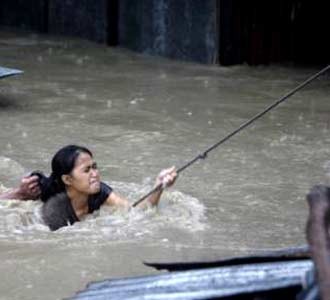 Badai Tropis Ketsana Terjang Manila