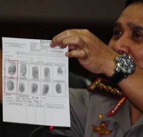 Tersangka Teroris Bejo dan Kedu Dijenguk Keluarga