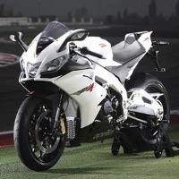 Aprilia Kenalkan RSV4 R