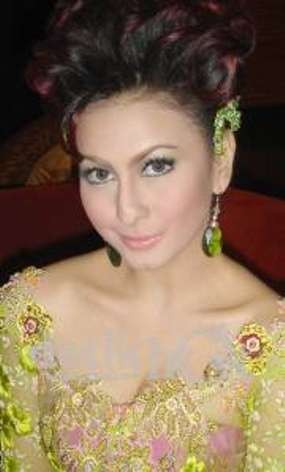 Digosipkan Cerai, Diana Pungky Terbang ke Singapura Digosipkan Cerai, Diana Pungky Terbang ke Singapura