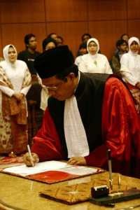 MK Tidak dalam Posisi Memihak Cicak dan Buaya
