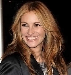 Tyas Mirasih Rela jadi Figuran di Film Julia Roberts 