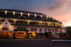 Ical: 60 Orang Masih Tertimbun di Hotel Ambacang, 1 WN Singapura