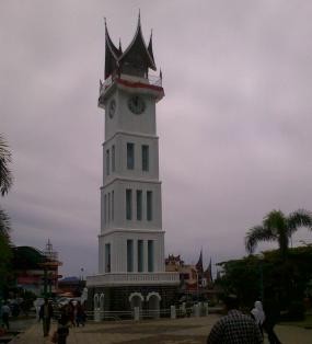 Jam Gadang Masih Berdiri Kokoh, Jam Masih Berdetak 