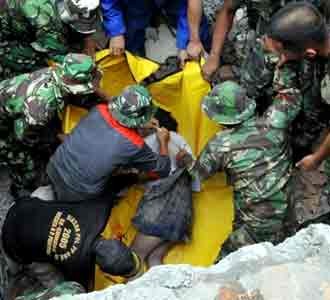 Evakuasi Korban Gempa