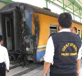 Sumber Api Diduga Berasal dari Bawah Gerbong Genset 