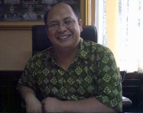 Polisi Pun Berbatik Ria