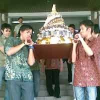 Mahasiswa Petra Gelar Karnaval Batik 