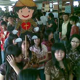 Meriahnya Karnaval Batik