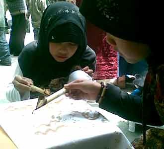 Siswa SDIT At Taqwa Bikin Batik