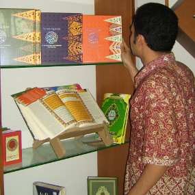 Al Quran Bermotif Batik Laris Manis