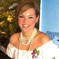 Dewi Sandra Ingin Selalu Pakai Batik
