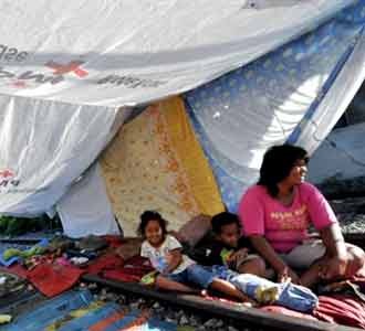 Mengungsi di Tenda Akibat Gempa