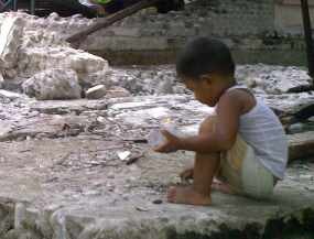 Bayi-bayi di Padang Pariaman Terpaksa Makan Mie Instan Setiap Hari