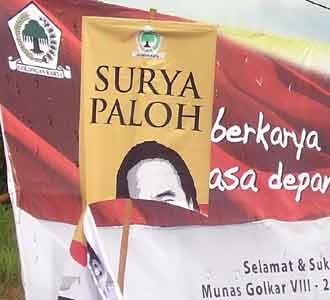 Belasan Poster Surya Paloh Disobek