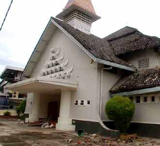 Gempa Rusak Tempat Peribadatan