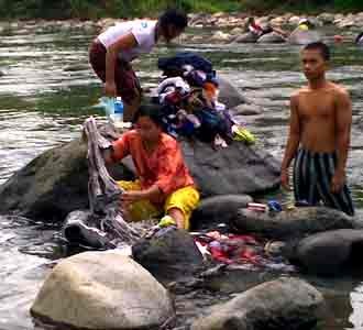 Sungai Lubuk Minturun Diserbu Warga
